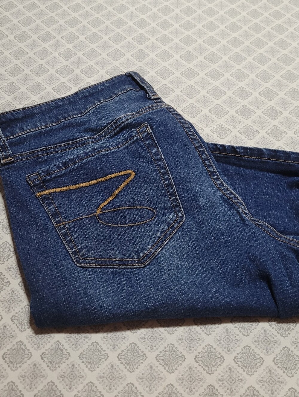 Seven7 Women's Size 8- Blue Boyfriend Denim Short. - Picture 9 of 13